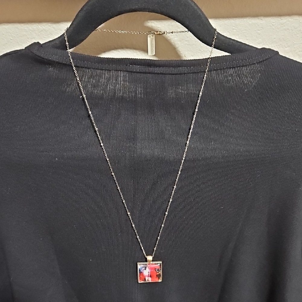 Chic Gold Necklace with Red Pendant